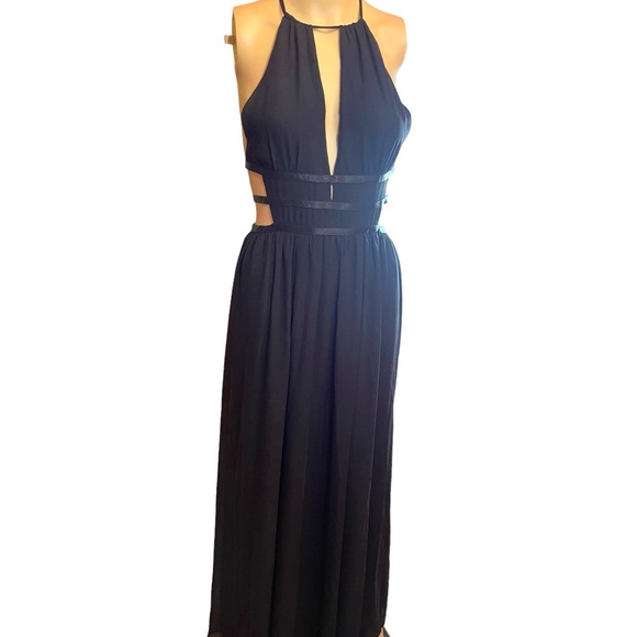 EXPRESS Strappy Halter Cutout Plunge Maxi Dress - Picture 7 of 10